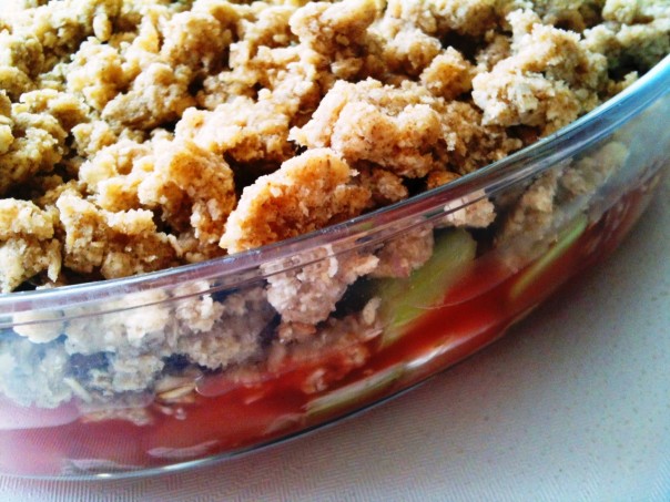 Englischer Rhabarber Crumble Mit Streuseln — Rezepte Suchen