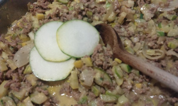 Zucchini-Gewürzpfanne mit Hackfleisch